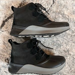 Sorel Black Out and About Boots